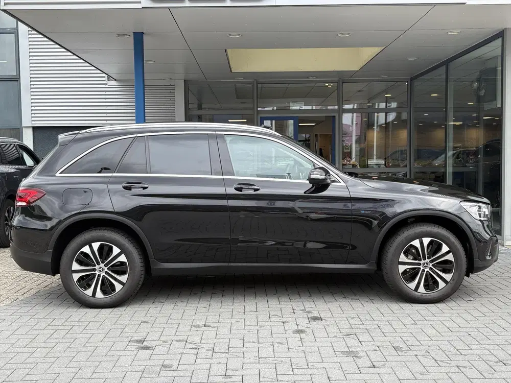 Mercedes-Benz GLC 300e 4MATIC 320pk uit 2020, foto 4
