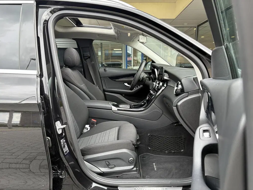 Mercedes-Benz GLC 300e 4MATIC 320pk uit 2020, foto 5