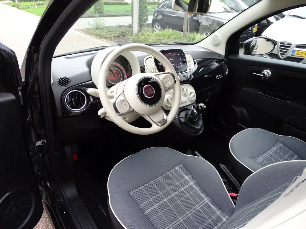 Fiat 500 1.0 Hybrid Lounge uit 2021, foto 13
