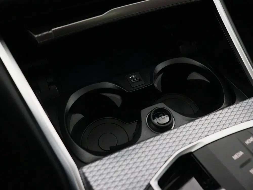 BMW 3-serie 330e Touring M Sport Pro uit 2026, foto 11