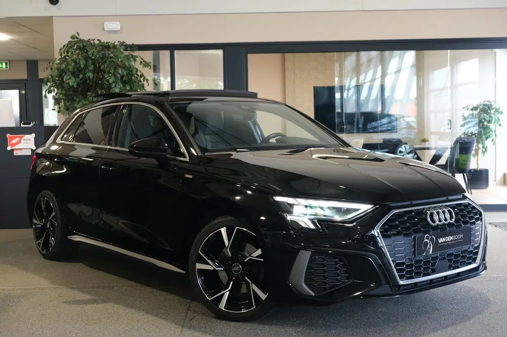 Audi A3 40 TFSI e 204PK S-line Pano Matrix Led Vol uit 2022, foto 6