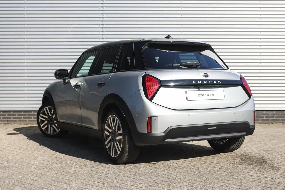 Mini Hatchback Cooper C Automaat uit 2026, foto 2