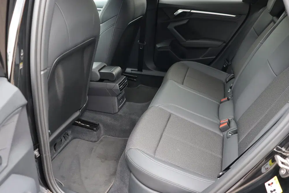 Audi A3 TFSI S-Line Sportback orgNL h.leer+el+mem+ uit 2023, foto 11
