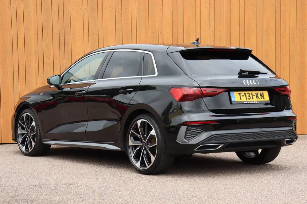 Audi A3 TFSI S-Line Sportback orgNL h.leer+el+mem+ uit 2023, foto 4