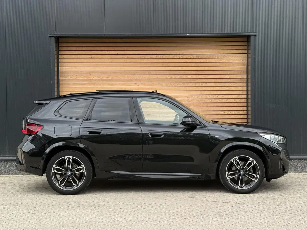 BMW X1 sDrive18i M-sport PANO uit 2022, foto 2