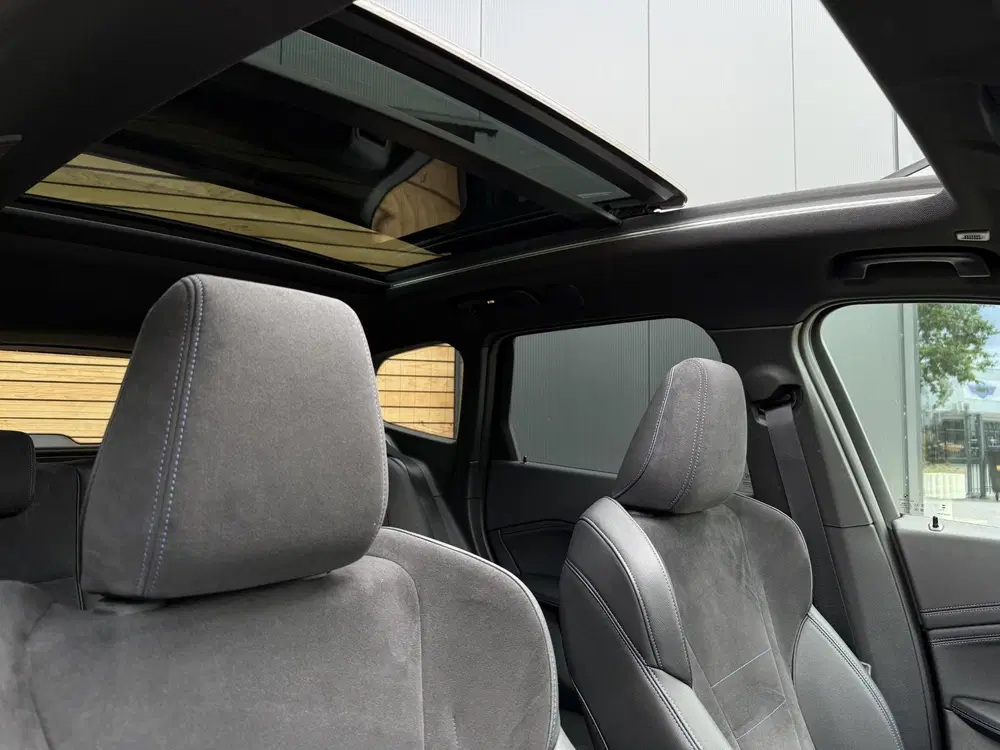 BMW X1 sDrive18i M-sport PANO uit 2022, foto 8