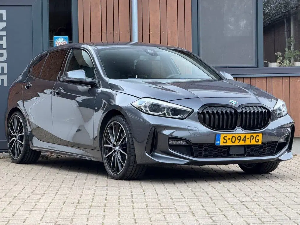 BMW 1-serie 118I HIGH EXEC M-Sport Aut. Stoelver. Head uit 2020, foto 2
