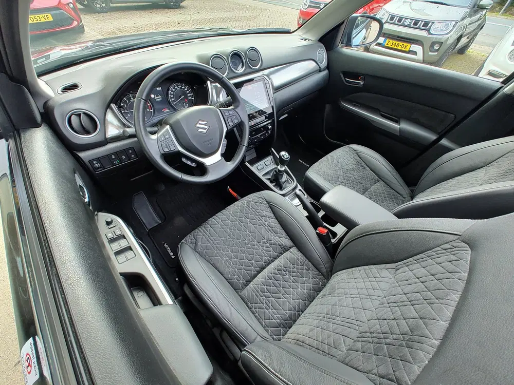 Suzuki Vitara 1.4 BOOSTERJET STYLE SMART HYBRID Dodehoek uit 2025, foto 14