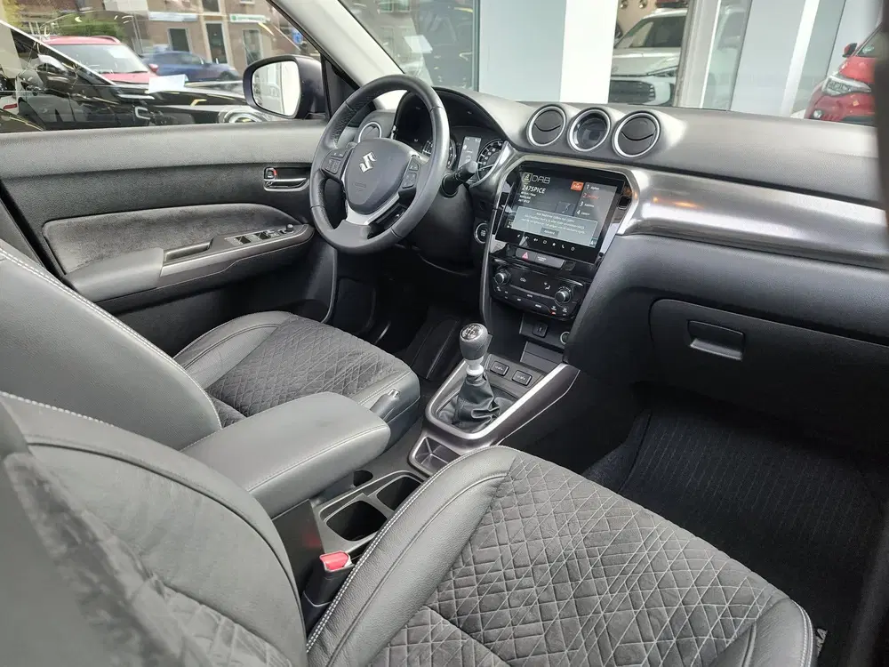 Suzuki Vitara 1.4 BOOSTERJET STYLE SMART HYBRID Dodehoek uit 2025, foto 9