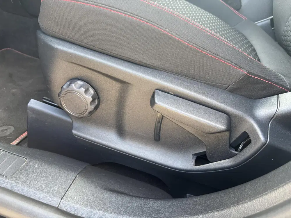 Ford Kuga 2.5 FHEV ST-Line uit 2025, foto 12