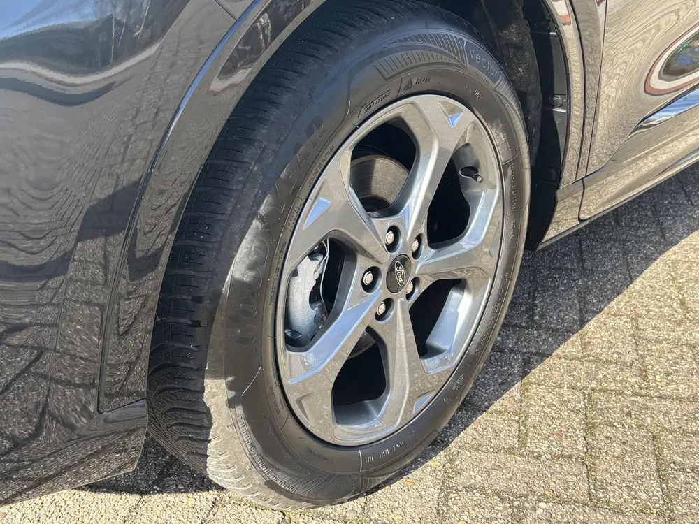 Ford Kuga 2.5 FHEV ST-Line uit 2025, foto 8