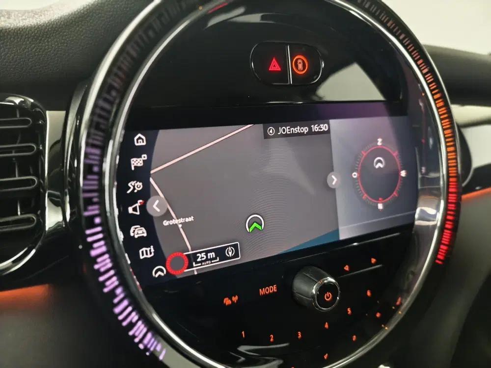Mini Cooper 1.5 Cooper Camden Edition uit 2023, foto 11