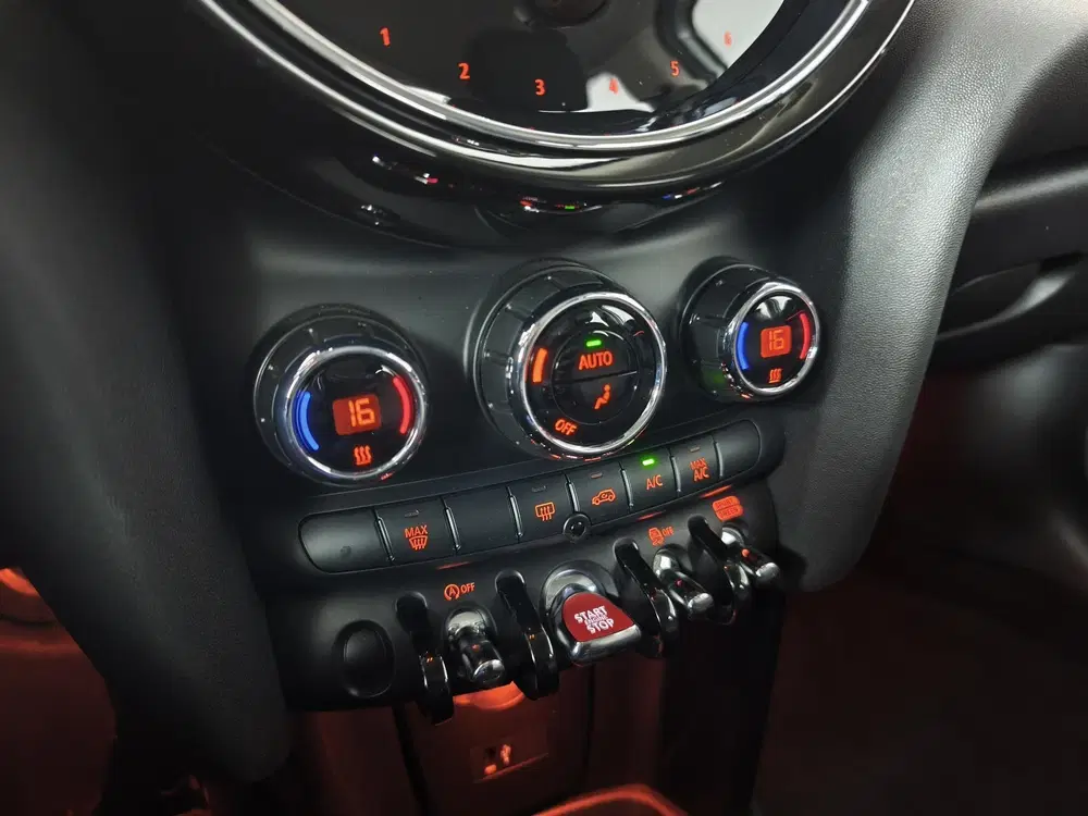 Mini Cooper 1.5 Cooper Camden Edition uit 2023, foto 13
