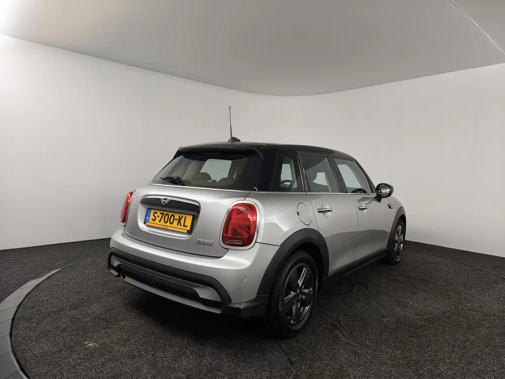 Mini Cooper 1.5 Cooper Camden Edition uit 2023, foto 2