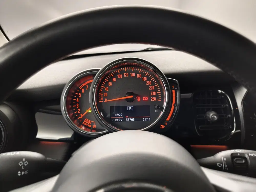 Mini Cooper 1.5 Cooper Camden Edition uit 2023, foto 4