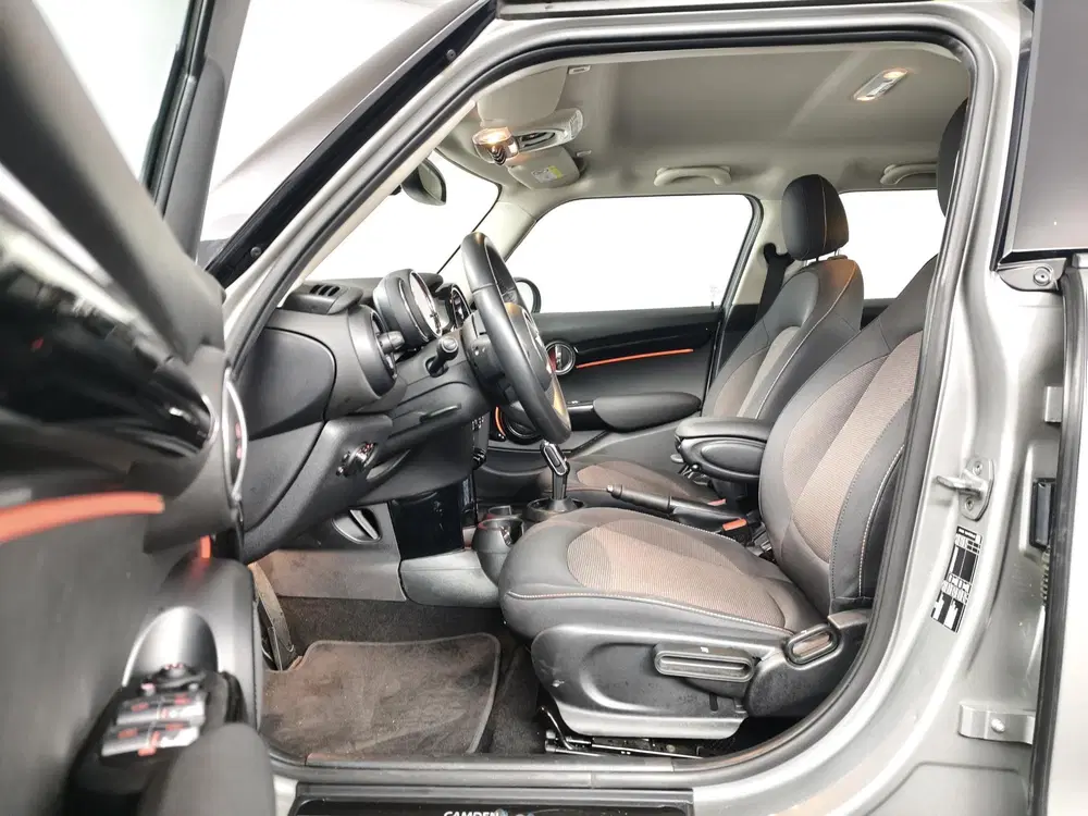 Mini Cooper 1.5 Cooper Camden Edition uit 2023, foto 7