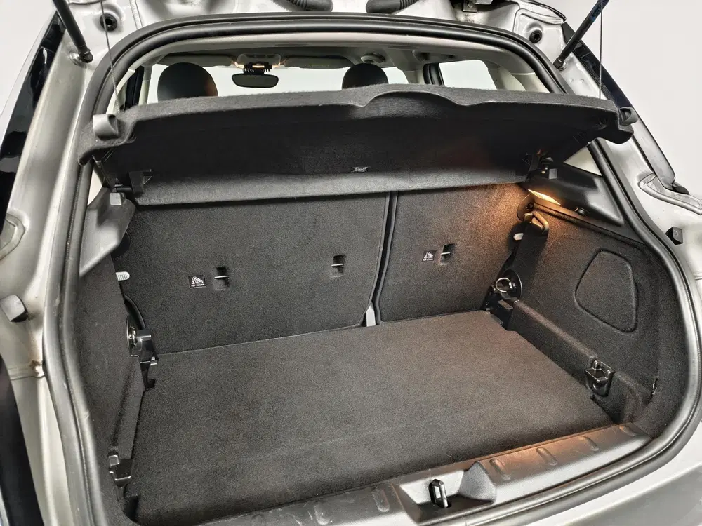Mini Cooper 1.5 Cooper Camden Edition uit 2023, foto 9