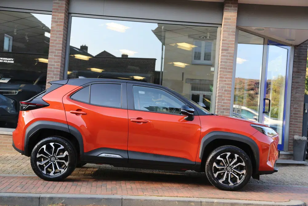Toyota Yaris Cross 1.5 Hybrid Dynamic Bi-Tone Navi Camera AC uit 2023, foto 2