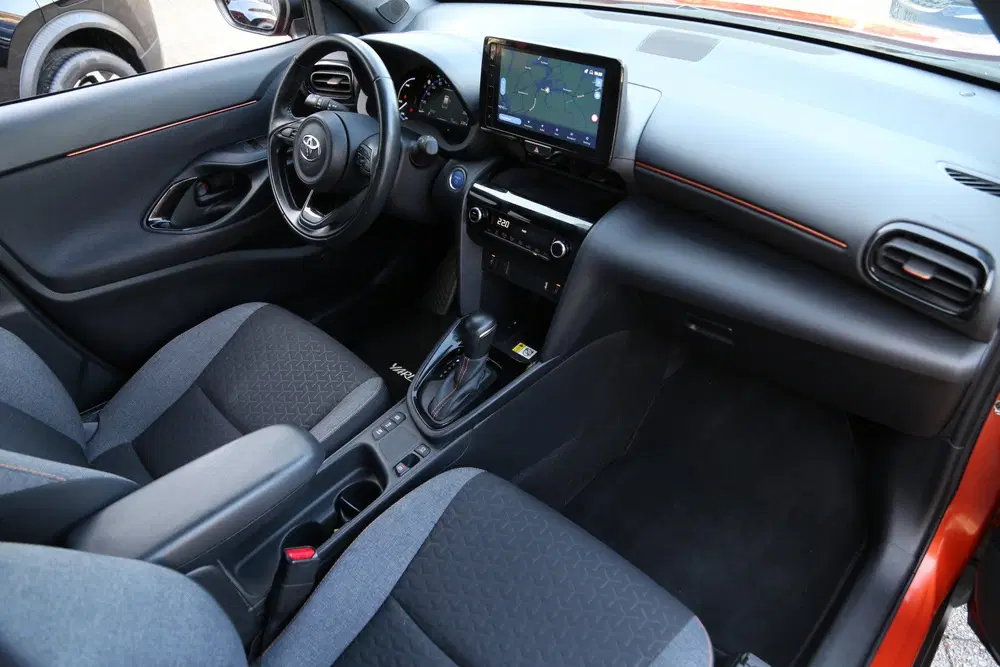 Toyota Yaris Cross 1.5 Hybrid Dynamic Bi-Tone Navi Camera AC uit 2023, foto 5