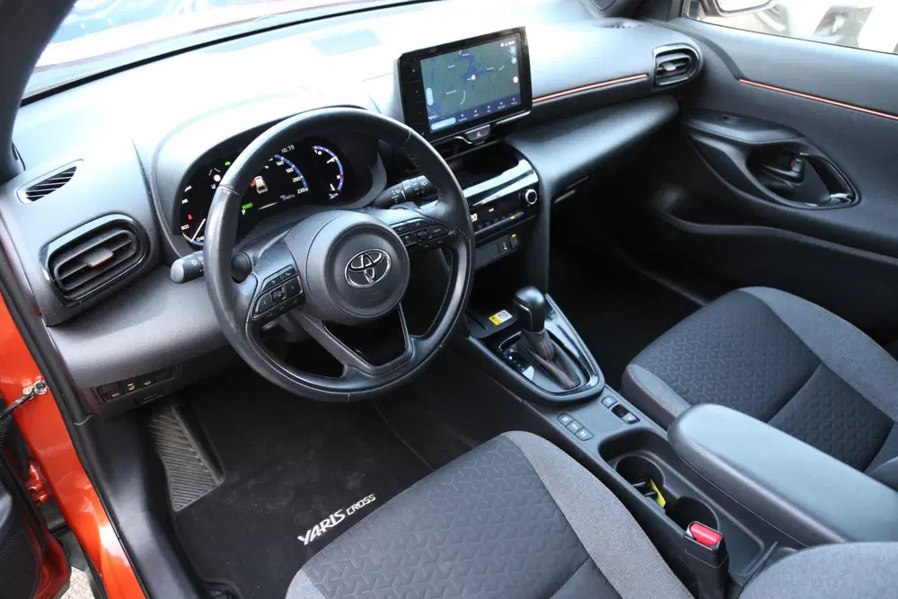 Toyota Yaris Cross 1.5 Hybrid Dynamic Bi-Tone Navi Camera AC uit 2023, foto 7
