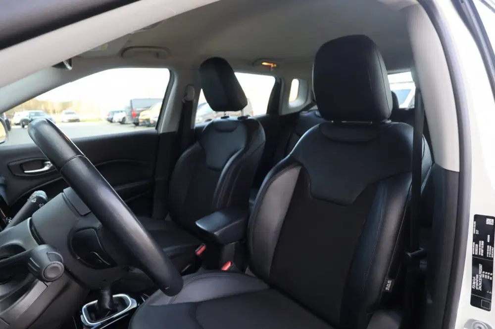 Jeep Compass 1.3T Night Eagle Limited Edition uit 2021, foto 13