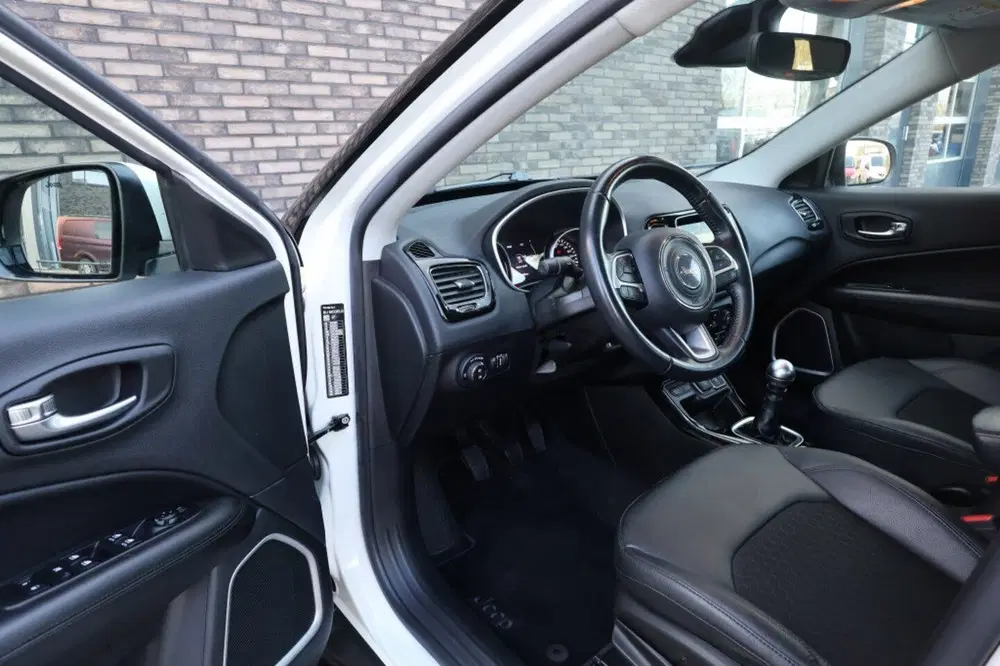 Jeep Compass 1.3T Night Eagle Limited Edition uit 2021, foto 7