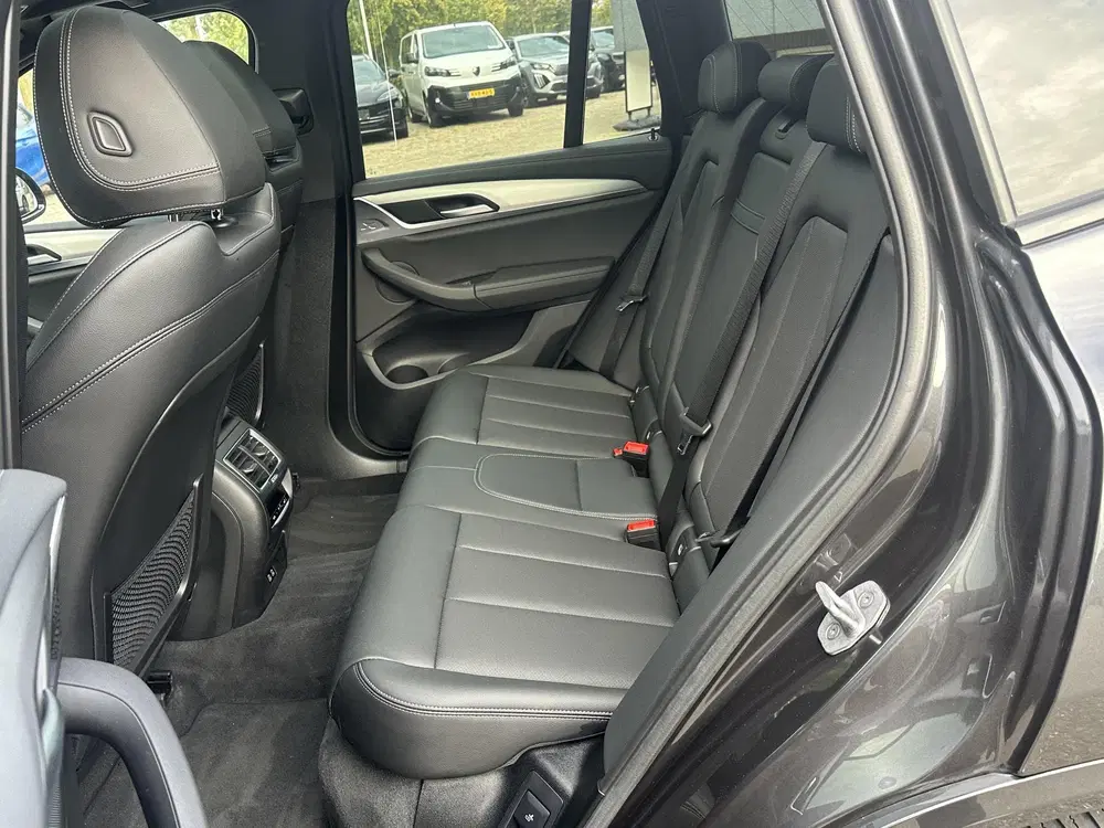 BMW iX3 Executive 80 kWh SOH 99% uit 2023, foto 10