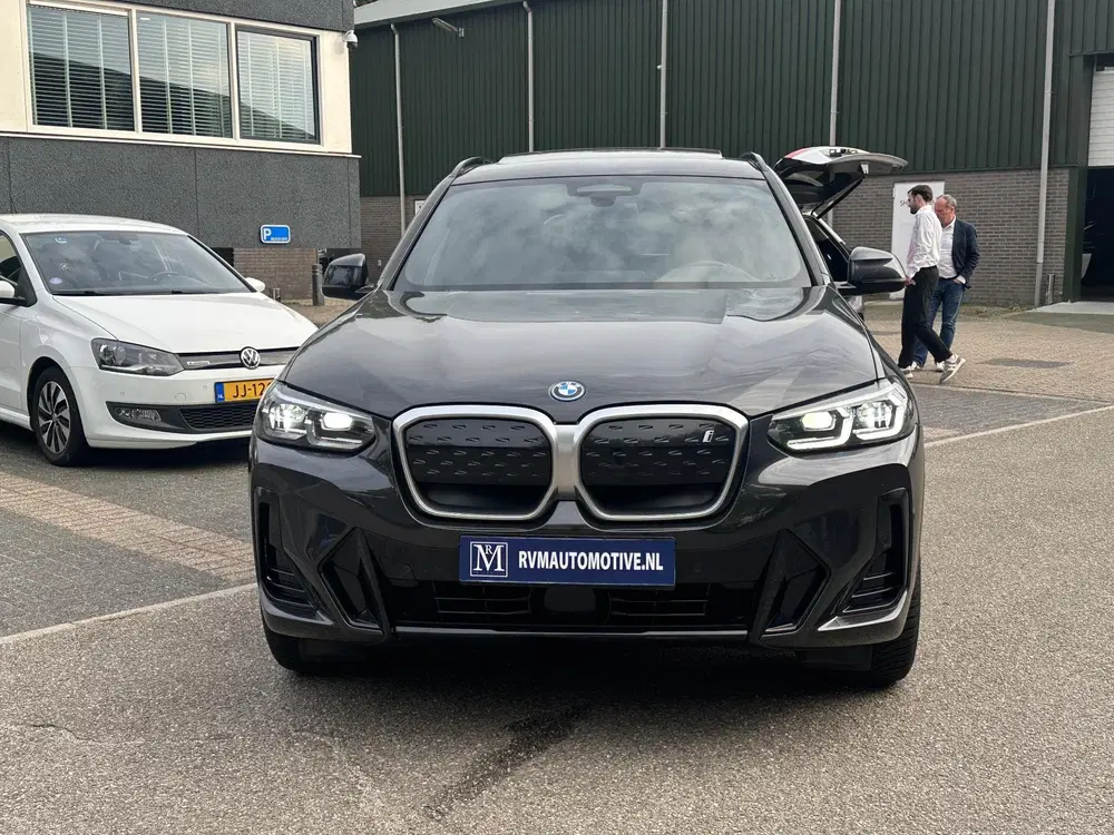 BMW iX3 Executive 80 kWh SOH 99% uit 2023, foto 2