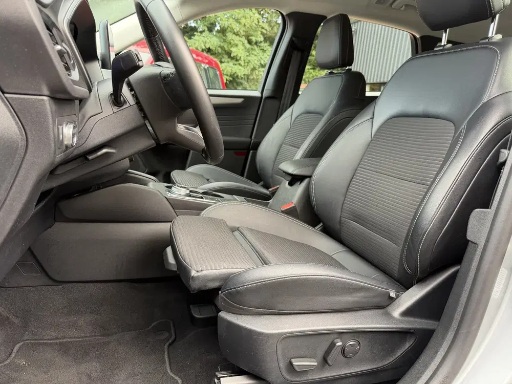 Ford Kuga 2.5 PHEV Cool & Connect Stoelverwarming uit 2023, foto 4