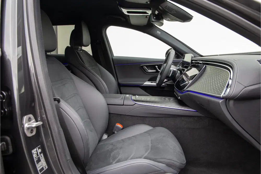Mercedes-Benz E-Klasse 300 e AMG Premium uit 2025, foto 12