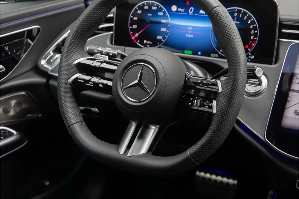 Mercedes-Benz E-Klasse 300 e AMG Premium uit 2025, foto 13