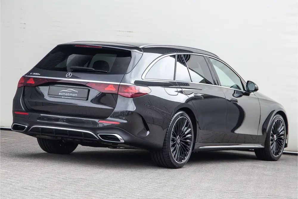 Mercedes-Benz E-Klasse 300 e AMG Premium uit 2025, foto 2