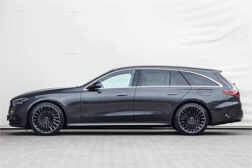 Mercedes-Benz E-Klasse 300 e AMG Premium uit 2025, foto 4