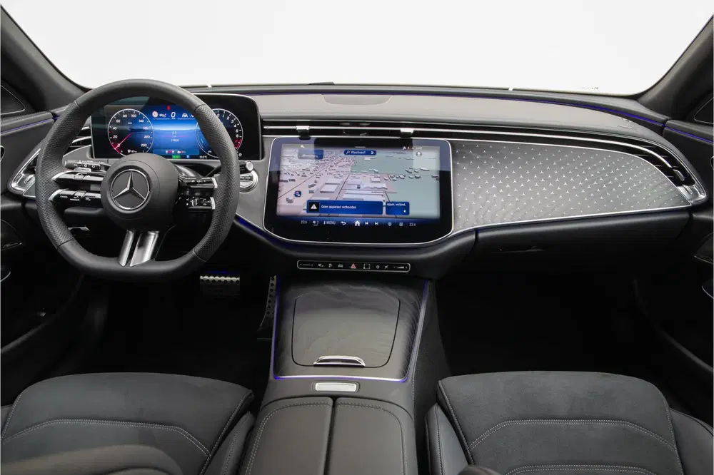 Mercedes-Benz E-Klasse 300 e AMG Premium uit 2025, foto 7