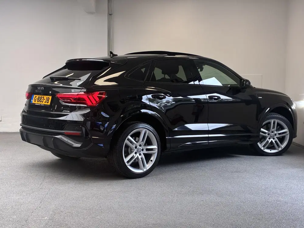 Audi Q3 45 TFSI quattro S-Line edition one uit 2019, foto 2