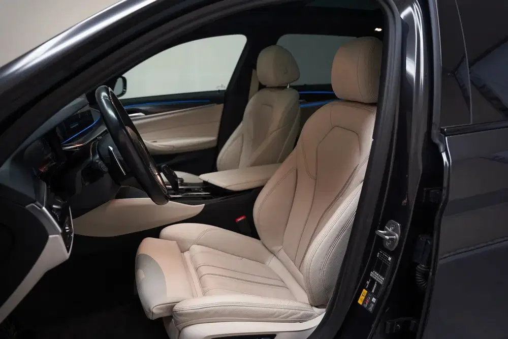 BMW 5-serie 5 Serie 530e M Sport Shadow [ Panorama App uit 2022, foto 11