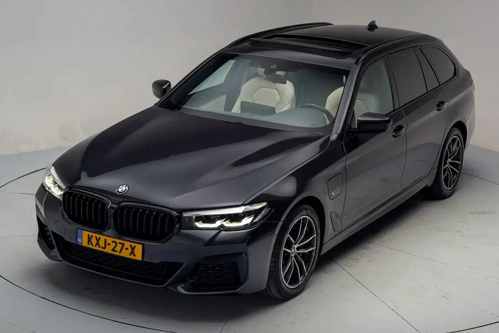 BMW 5-serie 5 Serie 530e M Sport Shadow [ Panorama App uit 2022, foto 14