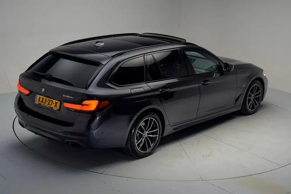 BMW 5-serie 5 Serie 530e M Sport Shadow [ Panorama App uit 2022, foto 15