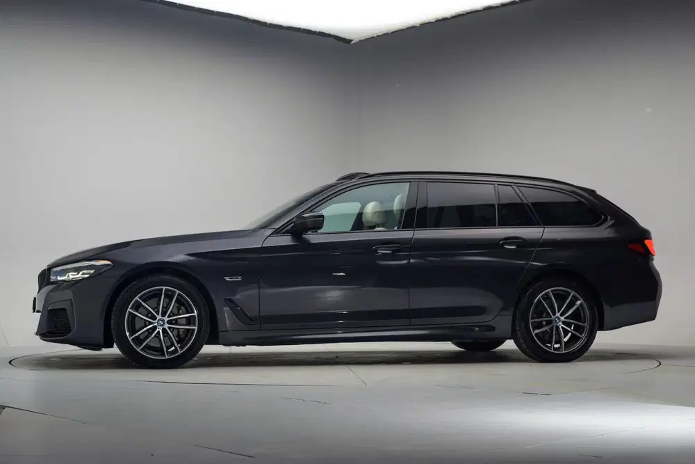 BMW 5-serie 5 Serie 530e M Sport Shadow [ Panorama App uit 2022, foto 2