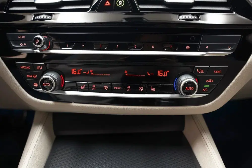 BMW 5-serie 5 Serie 530e M Sport Shadow [ Panorama App uit 2022, foto 9