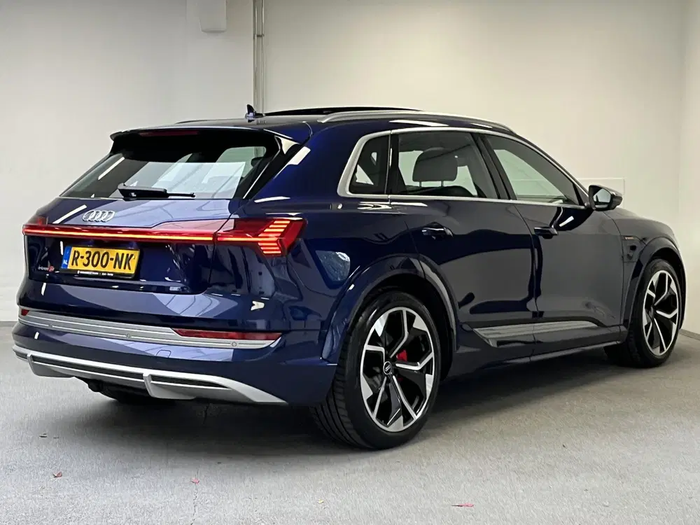 Audi e-tron S quattro 95 kWh uit 2022, foto 2