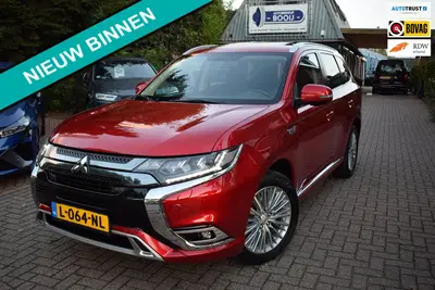 Mitsubishi Outlander 2.4 PHEV Intense+ SCHUIF uit 2021