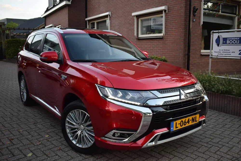 Mitsubishi Outlander 2.4 PHEV Intense+ SCHUIF uit 2021, foto 2