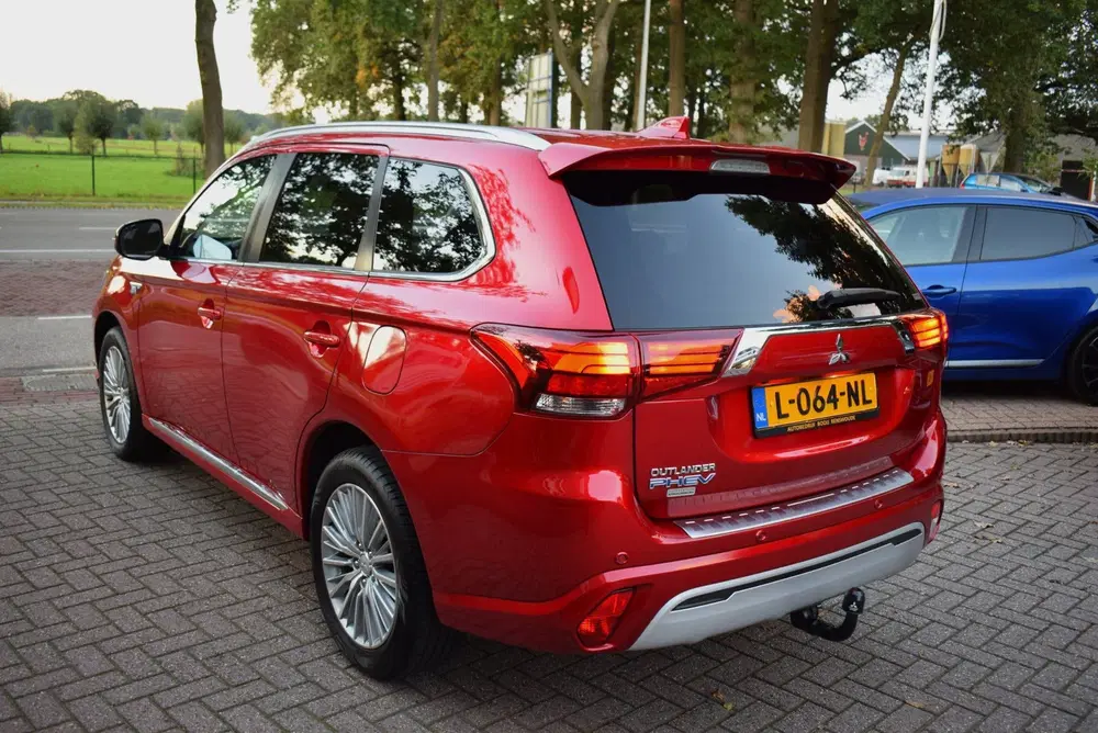 Mitsubishi Outlander 2.4 PHEV Intense+ SCHUIF uit 2021, foto 3