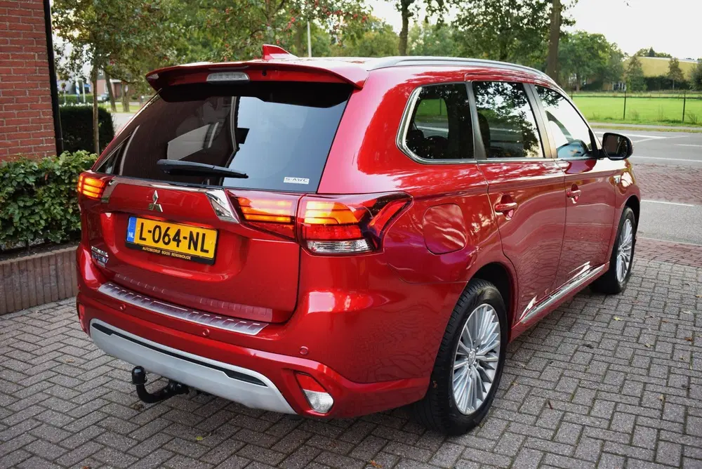 Mitsubishi Outlander 2.4 PHEV Intense+ SCHUIF uit 2021, foto 4