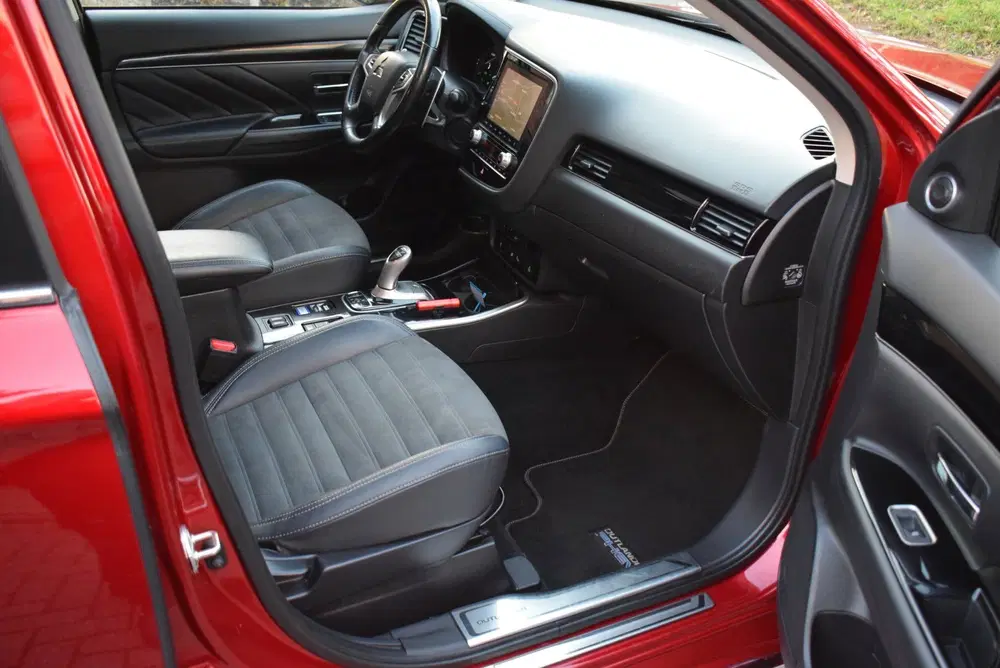 Mitsubishi Outlander 2.4 PHEV Intense+ SCHUIF uit 2021, foto 9
