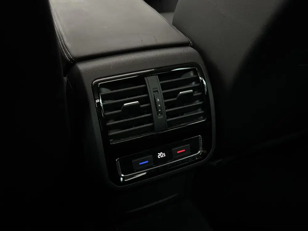Volkswagen Passat 1.5 TSI 150pk DSG R-Line Business uit 2019, foto 12