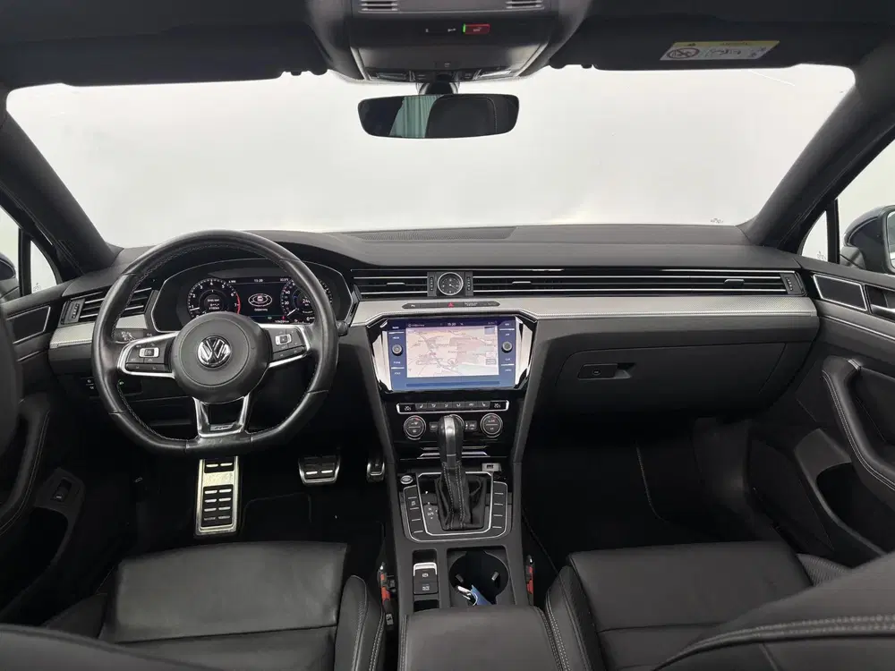 Volkswagen Passat 1.5 TSI 150pk DSG R-Line Business uit 2019, foto 3