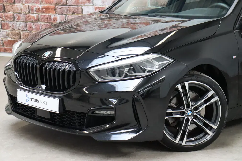 BMW 1-serie 118i Executive M Sport Pakket Automaat uit 2020, foto 2