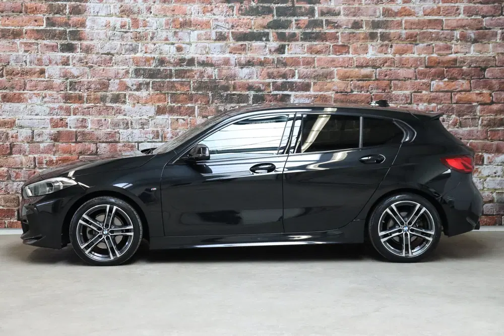 BMW 1-serie 118i Executive M Sport Pakket Automaat uit 2020, foto 3